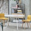 Silla AAC 12 de madera y polipropileno de HAY ideal para espacios exclusivos.
