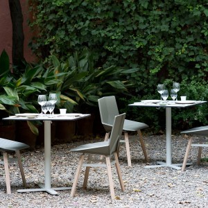 Mesa Oxi bistrot Mobles 114. Mesa original ideal para jardín o salones.