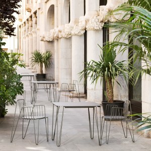 Mesa Rambla de Mobles 114. Mesa de diseño perfecta para jardín o salón.