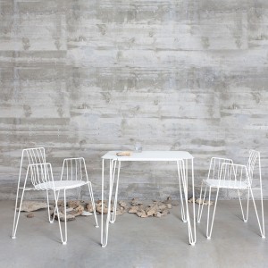 Mesa Rambla de Mobles 114. Mesa de diseño perfecta para jardín o salón.