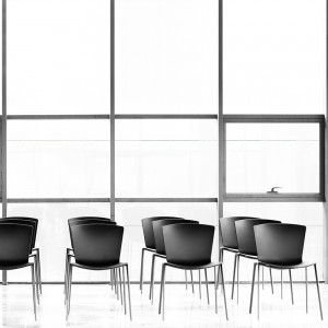 Silla Slam de Sellex. Mobiliario contract. Sillas plásticas de diseño moderno.