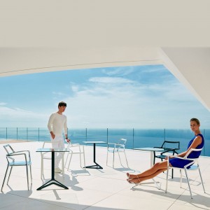 Silla Delta Ligera para Exterior Diseñada por Vondom | Muebles Lluesma