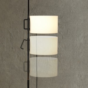 Lámpara pie TMC 1961 de Santa & Cole. Lámparas de diseño moderno y elegante.