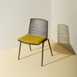 Silla Zebra de Fast. Sillas modernas y resistentes a espacios exteriores.