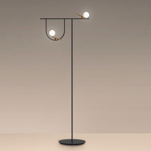 Yanzi Floor de Artemide para despachos. Lámpara de pie ideal para interior.