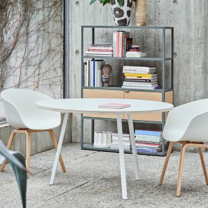 Mesa redonda Loop Stand Round Hay. Mesa de diseño elegante y moderno.