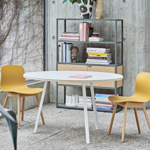 Mesa redonda Loop Stand Round Hay. Mesa de diseño elegante y moderno.