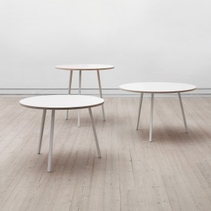 Mesa redonda Loop Stand Round Hay. Mesa de diseño elegante y moderno.