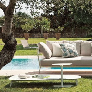 Mesa Baja Aikana de Fast elegante y moderna para espacios exteriores. Mesas bajas de terraza.
