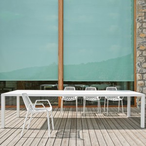 Mesa rectangular Easy de Fast.Diseño moderno y elegante para exteriores de Fast.