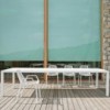 Mesa rectangular Easy de Fast.Diseño moderno y elegante para exteriores de Fast.
