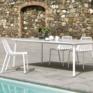 Silla Rion de Fast. Sillas de diseño apilable perfectas para exteriores de Fast.