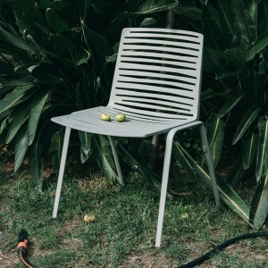 Silla Zebra de Fast. Sillas modernas y resistentes a espacios exteriores.