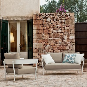 Sillón con Brazos Aikana de diseño moderno para exteriores de Fast. Sillones para terrazas.