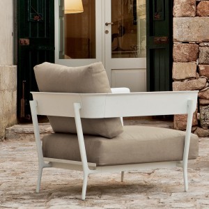 Sillón con Brazos Aikana de diseño moderno para exteriores de Fast. Sillones para terrazas.