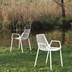 Sillón Rion de Fast. Sillones cómodos y elegantes perfecto para espacios exteriores de Fast.