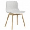 Silla AAC 13 tapizada de Hay, estilo nórdico y asiento tapizado para comedor.