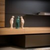 Escultura cerámica The Visitor small de Gardeco. Escultura decorar salón