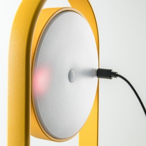 Lámpara sobremesa Giravolta de Pedrali. Lámpara modernas con luz LED.
