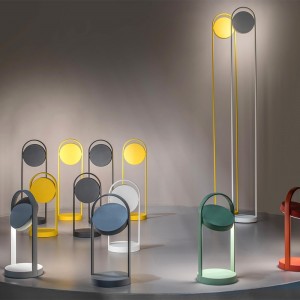 Lámpara sobremesa Giravolta de Pedrali. Lámpara modernas con luz LED.