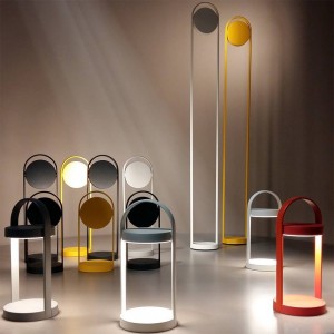 Lámpara pie Giravolta de Pedrali. Lámpara con luz LED. Lámparas de exteriores.