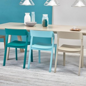 Silla Merano madera de Ton. Sillas de restaurante, de inumerables interiores.