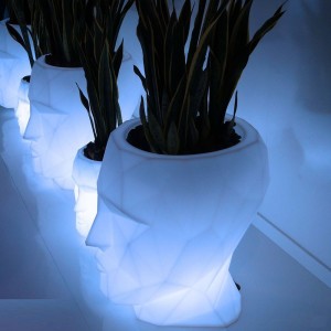 Macetero Light Adan con Sistema de Autorriego y Luces Led Interiores