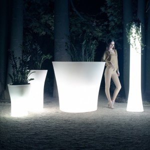 Maceteros Light Bones de Color Hielo con Luz Led y Autorriego | Vondom