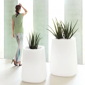 Maceteros modelo Ulm Cuadrada alta color blanco de Vondom 