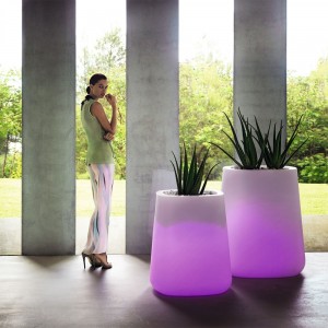Macetero blanco con colores modelo Ulm Cuadrada alta de Vondom 