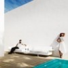 Sofá 4 plazas + Mesa Delta Diseñado por Vondom para Espacios Abiertos