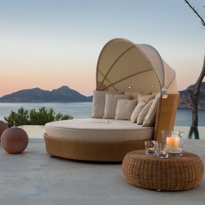 Daybed Romantic con parasol de Point. Muebles de exterior jardín terraza.