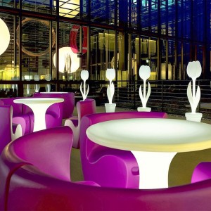 Mesa Teddy luz de Myyour. Mesas iluminadas ideales para ambientes exteriores.