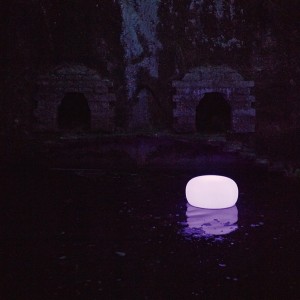 Taburete Pandora Luz Myyour. Taburete bajo moderno para ambientes contract.