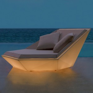 Cama Daybed Faz con Luz Led Incluida y Tela Náutica Resistente al Sol