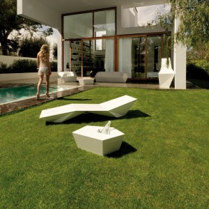 Mesa  auxiliar para Tumbona Faz Fabricada en Resina con Luz Led Interior | Vondom
