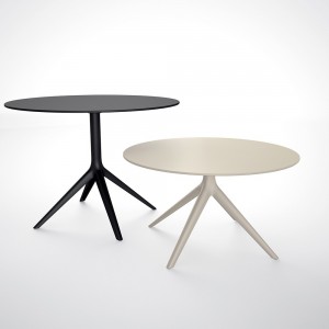 Mesa auxiliar Mari-Sol pie Ø80 de Vondom. Muebles y complementos de exterior.