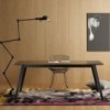 Mesa Aise rectangular fija con pies de madera. Mesa nórdica de Treku.
