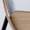 Butaca Dapper para salón de madera con patas de acero de HAY.
