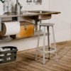 Taburete bar Revolver giratorio de aluminio y acero para cafés y restaurantes.
