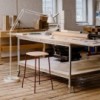Taburete Soft Edge 80 de madera y acero de Hay para cafés y restaurantes.