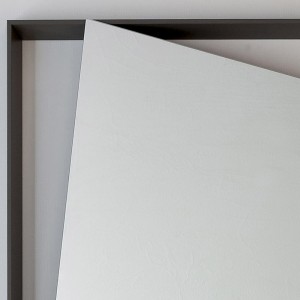 Espejo Hang Up de Bonaldo. Mobiliario de diseño italiano para salones.