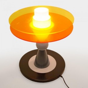 Lámpara Bay de Memphis. Lámpara diseño Ettore Sottsass.