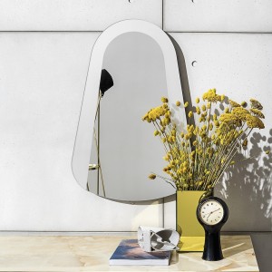 Espejo Clessidra de Sovet. Espejo de pared de diseño. Espejo moderno para salón.