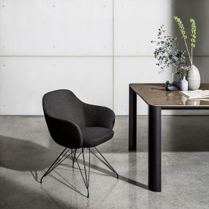 Silla Cadira Wire de Sovet Italia. Sillas tapizadas con base de metal.