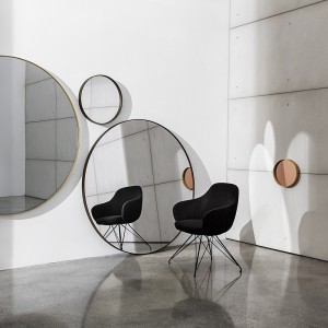 Silla Cadira Wire de Sovet Italia. Sillas tapizadas con base de metal.