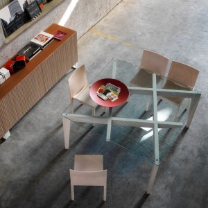 Mesa moderna Autoreggente de Horm. Muebles modernos de diseño italiano.