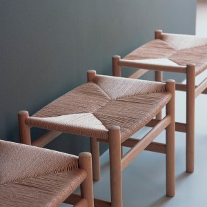 Taburete CH53 de Carl Hansen and Son. Taburete de diseño moderno y elegante