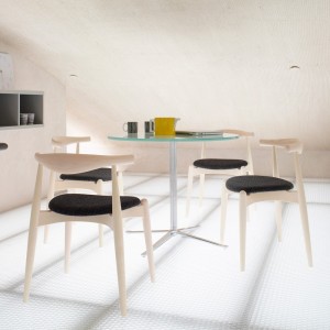 Silla CH20 Elbow de Carl Hansen and Son. Sillas de diseño moderno tapizadas.