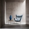 Mesa auxiliar CH415 de Carl Hansen and Son con un diseño único que ofrece conforte y elegancia.